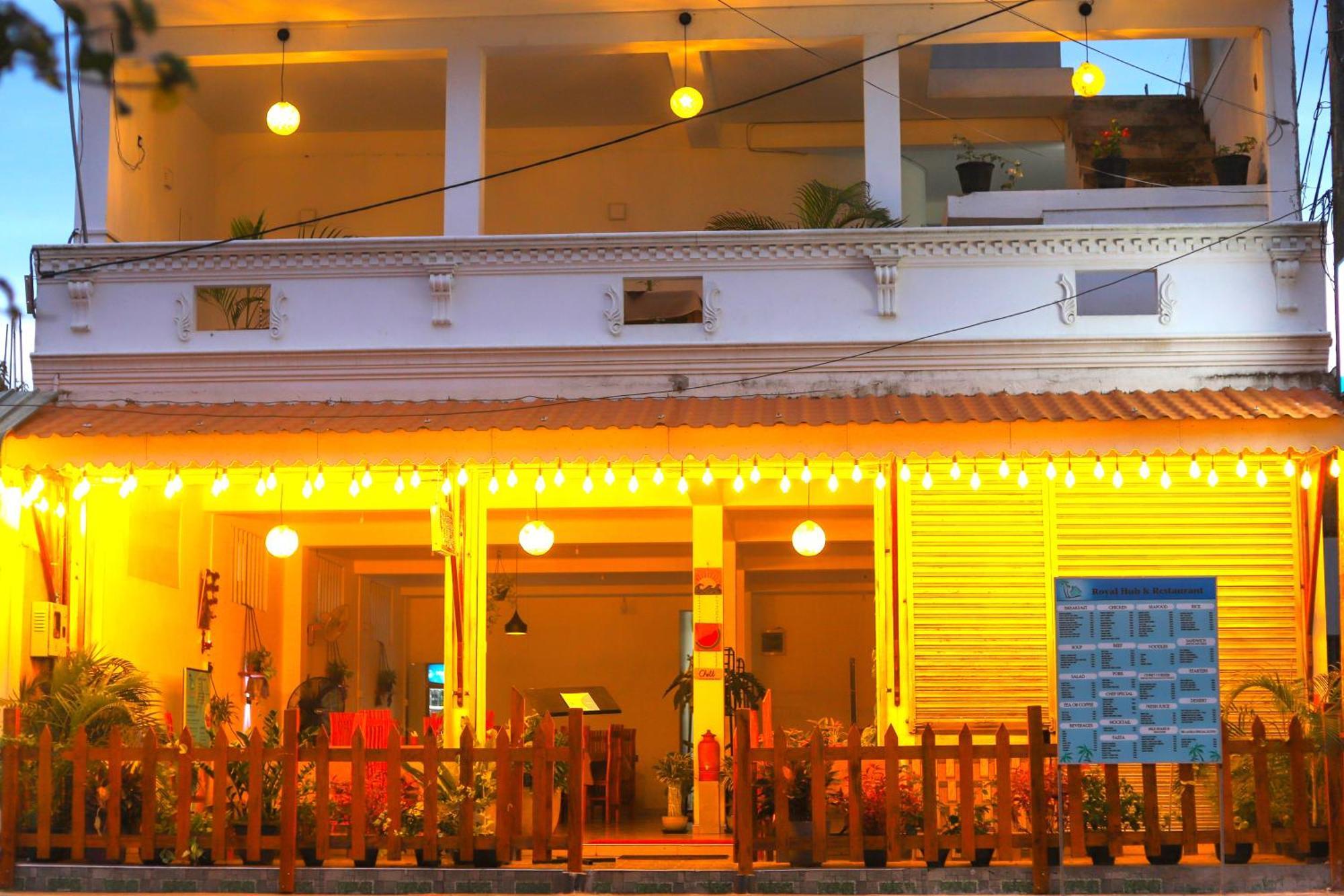 Hotel Royal Hub Kudapaduwa Exterior foto