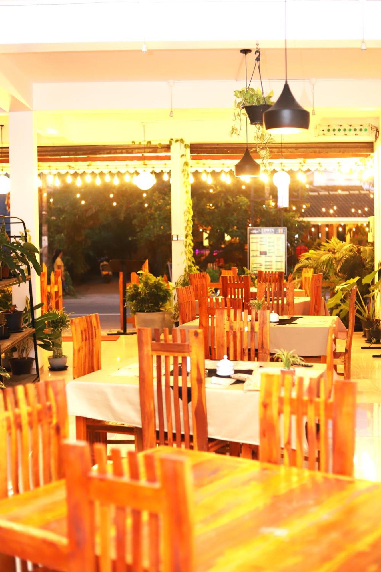 Hotel Royal Hub Kudapaduwa Exterior foto