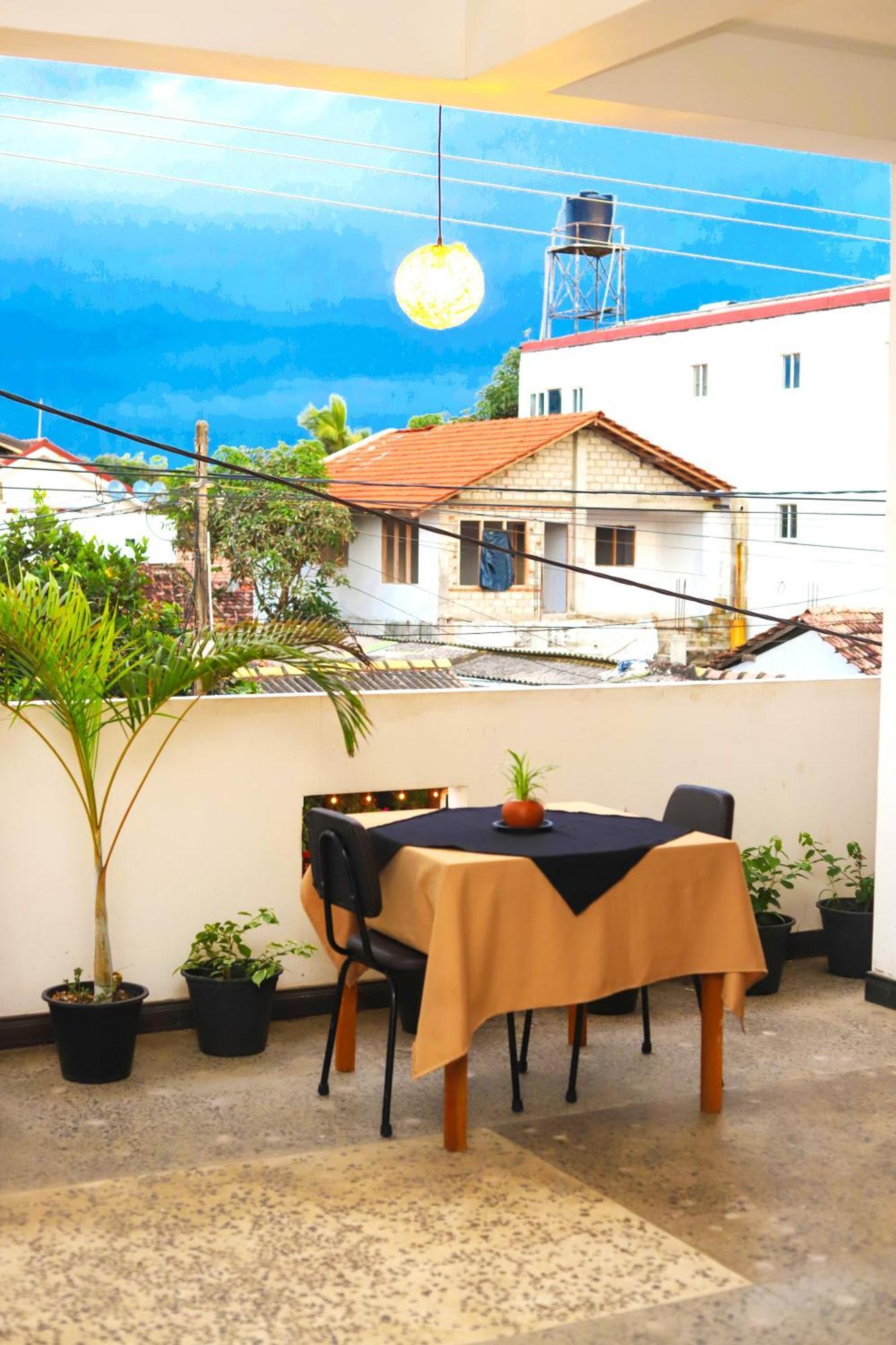 Hotel Royal Hub Kudapaduwa Exterior foto